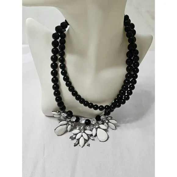 White & Black Statement Necklace Faux Jewellery - Picture 2 of 6